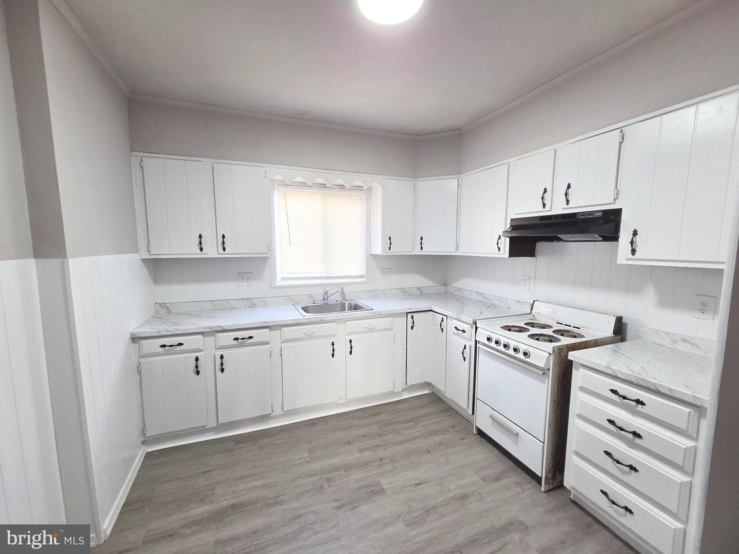 4020 Howland St Property Photo 6