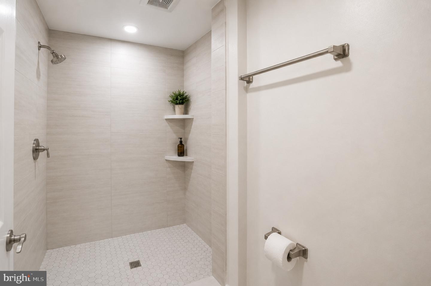 4438 Ludlow St Property Photo 20