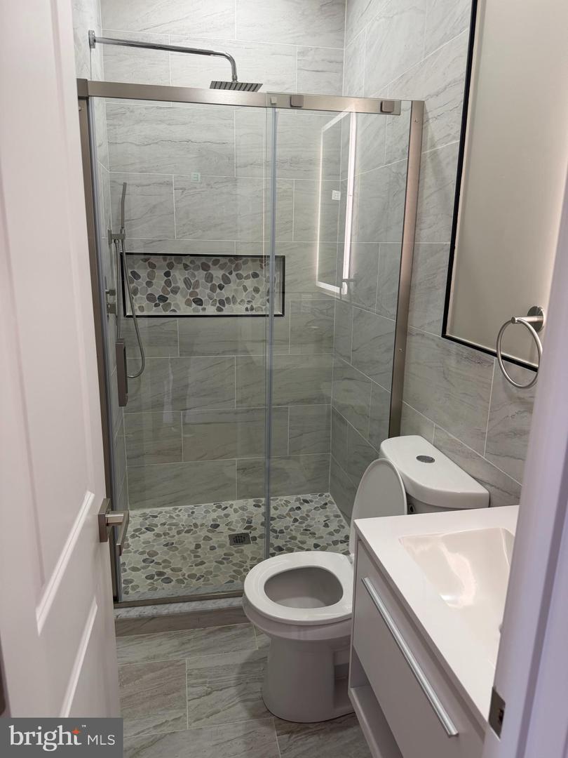 2512 W Somerset St Property Photo 10