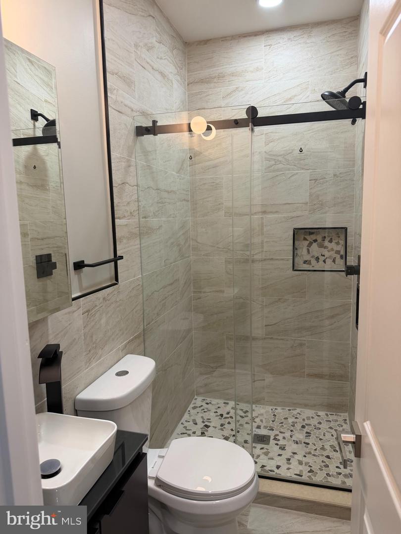 2512 W Somerset St Property Photo 11