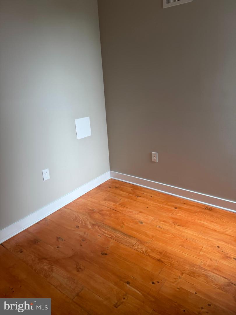 2512 W Somerset St Property Photo 12
