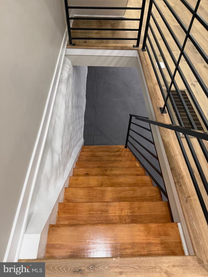 2512 W Somerset St Property Photo 17