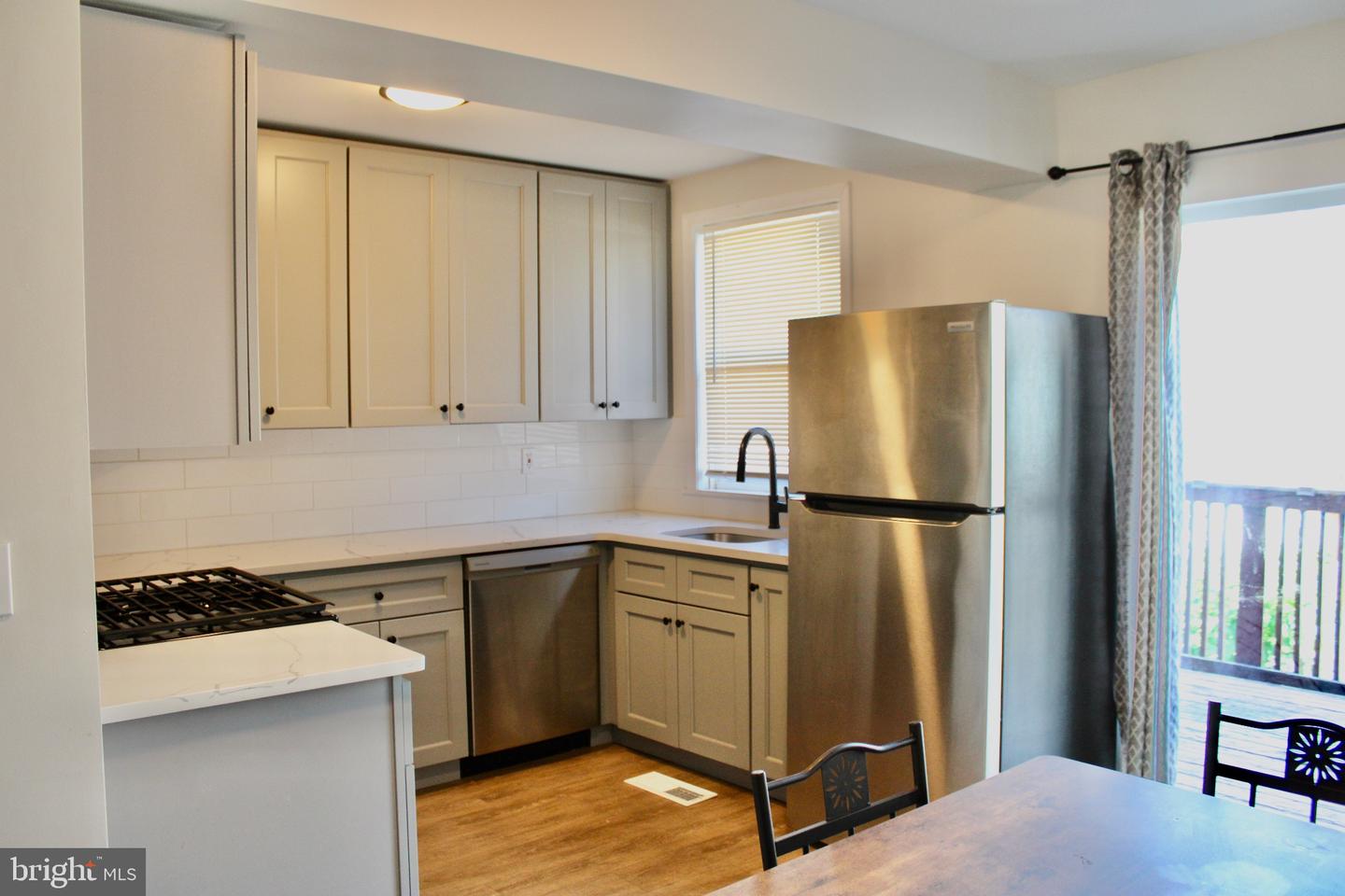 4625 Lansing St Property Photo 7