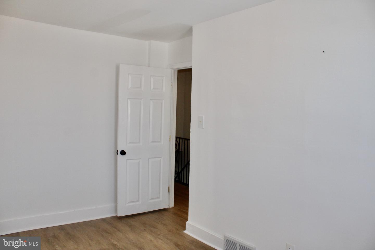 4625 Lansing St Property Photo 17