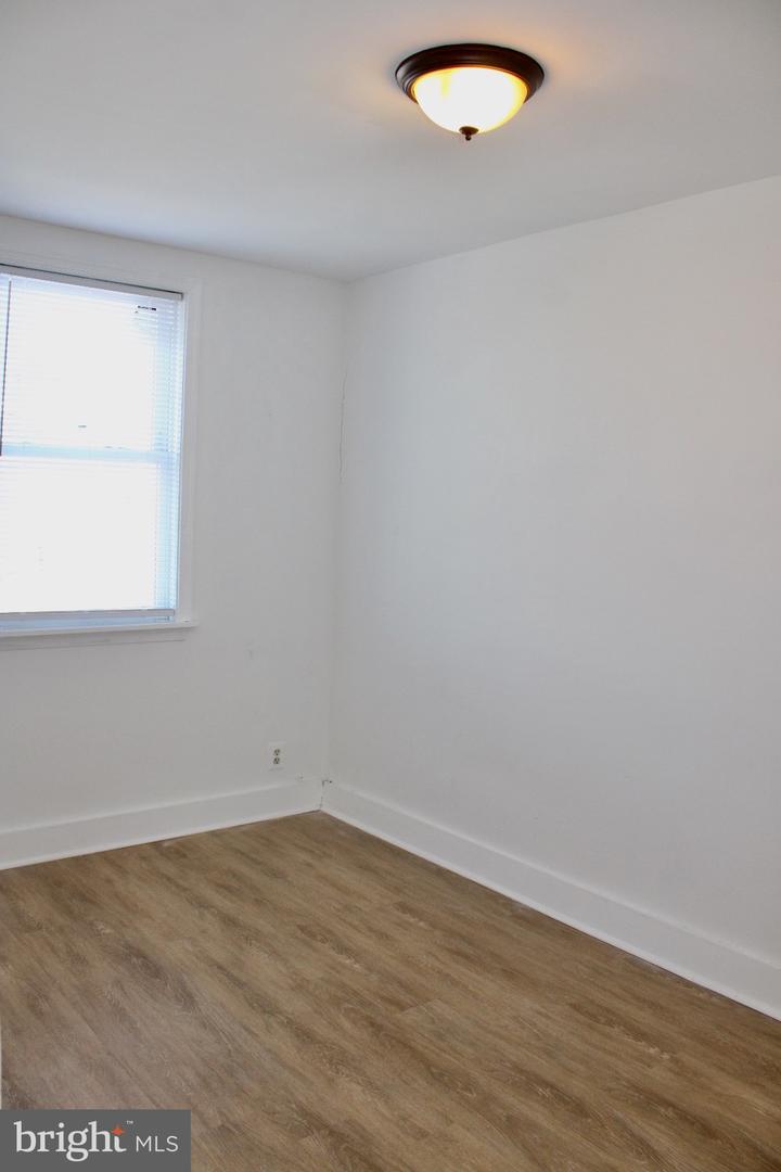4625 Lansing St Property Photo 18