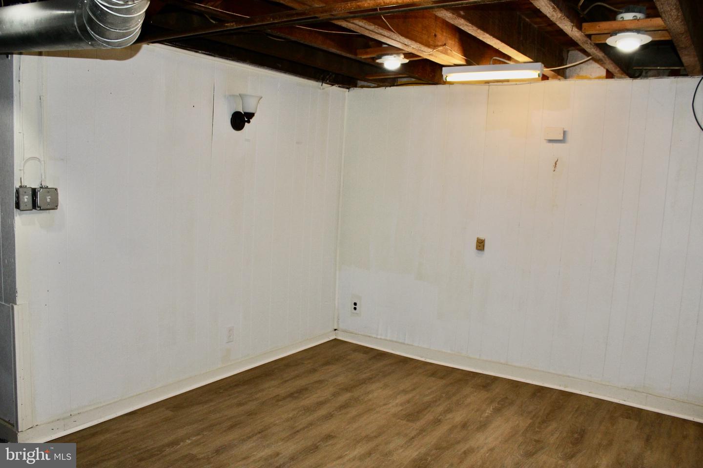 4625 Lansing St Property Photo 21