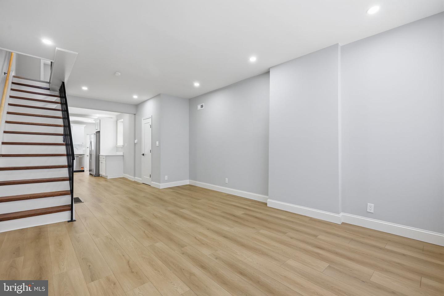 1716 S Chadwick St Property Photo 2
