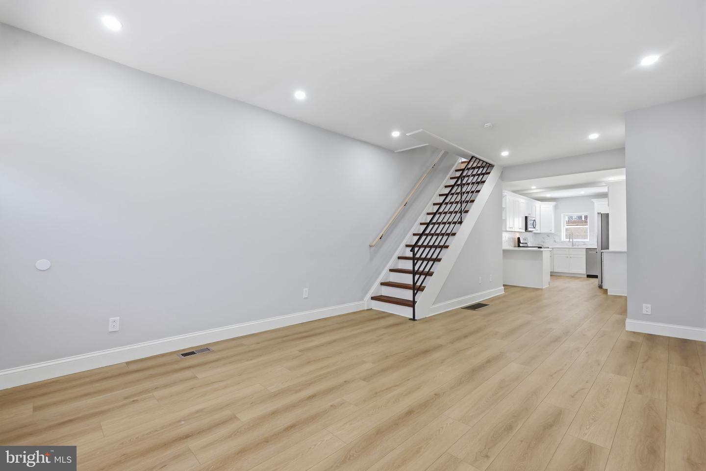 1716 S Chadwick St Property Photo 4
