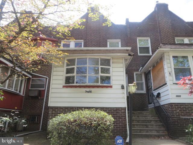 5920 W Oxford St Property Photo 1