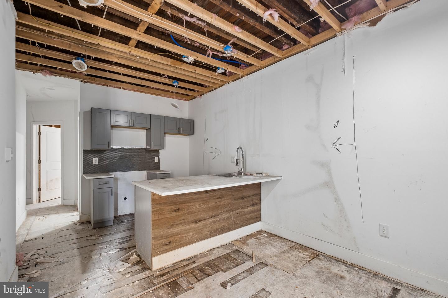 1613 W Erie Ave Property Photo 2