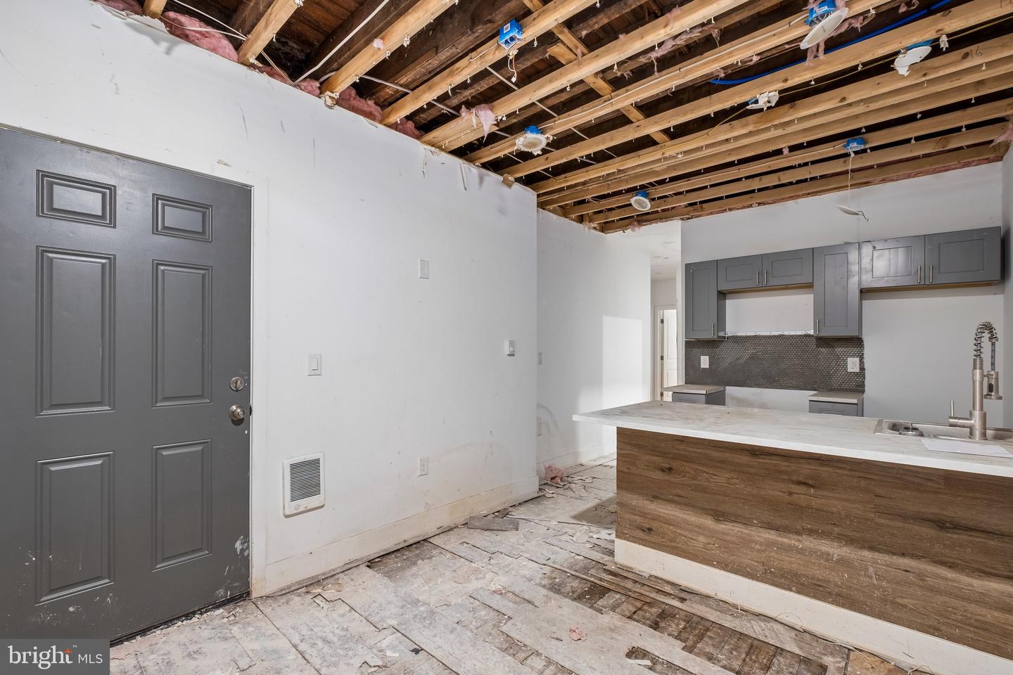 1613 W Erie Ave Property Photo 3