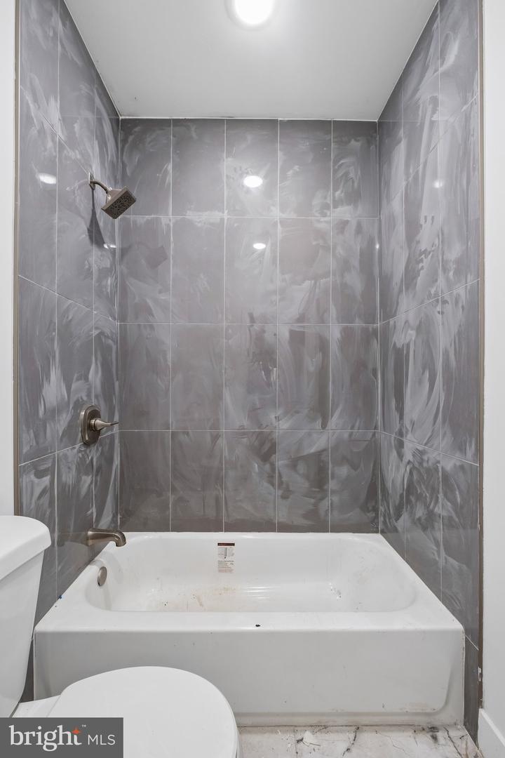 1613 W Erie Ave Property Photo 6