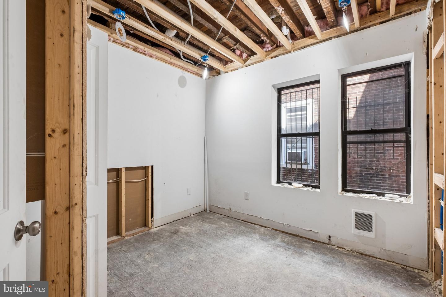 1613 W Erie Ave Property Photo 7