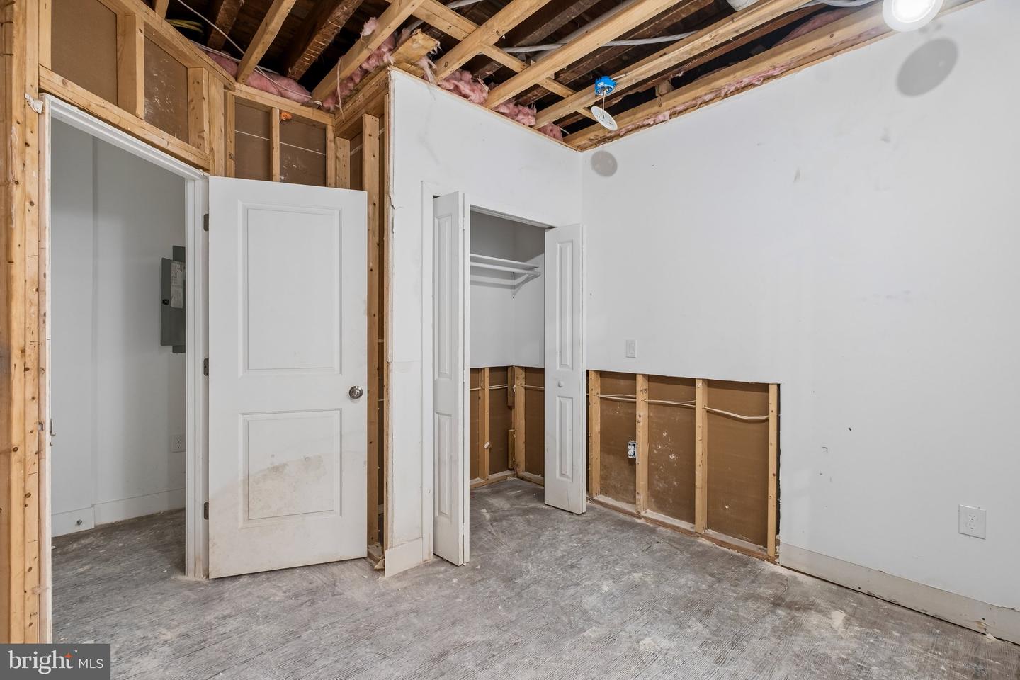 1613 W Erie Ave Property Photo 9