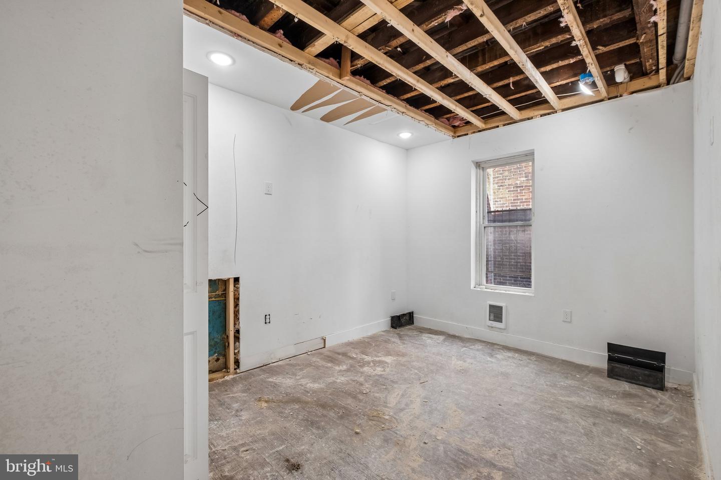 1613 W Erie Ave Property Photo 10