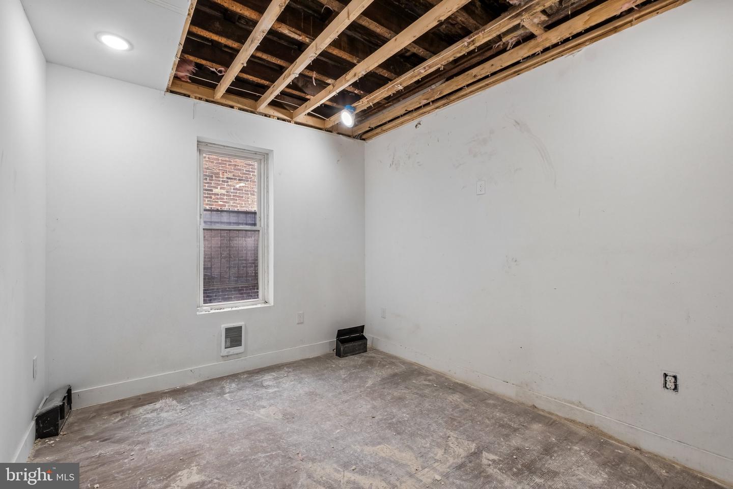 1613 W Erie Ave Property Photo 11