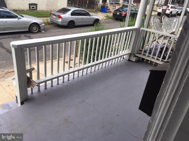 703 W Annsbury St #2nd Floor Apartment Property Photo 3