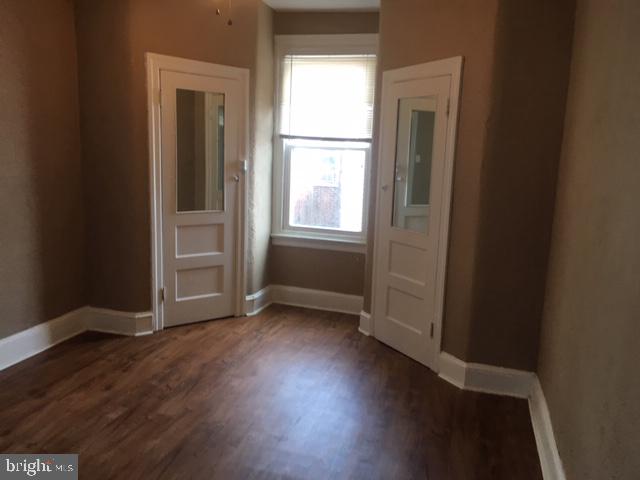 703 W Annsbury St #2nd Floor Apartment Property Photo 6
