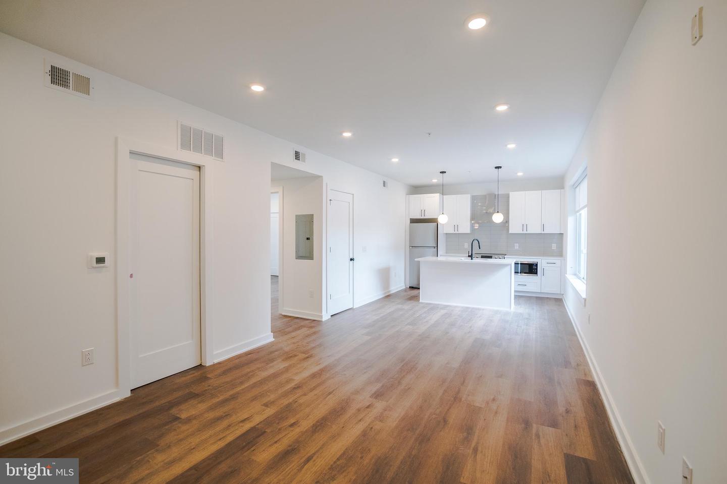 5904 Germantown Ave #401 Property Photo 2