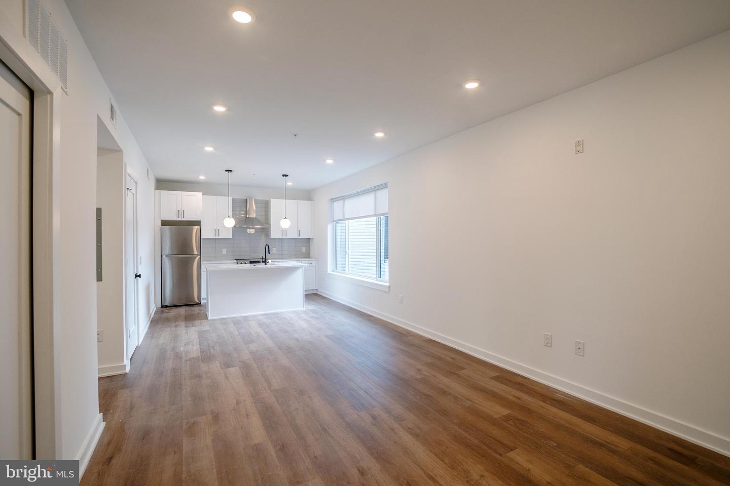 5904 Germantown Ave #401 Property Photo 5