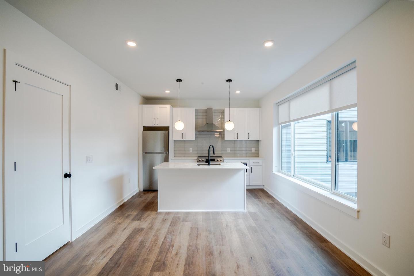 5904 Germantown Ave #401 Property Photo 6