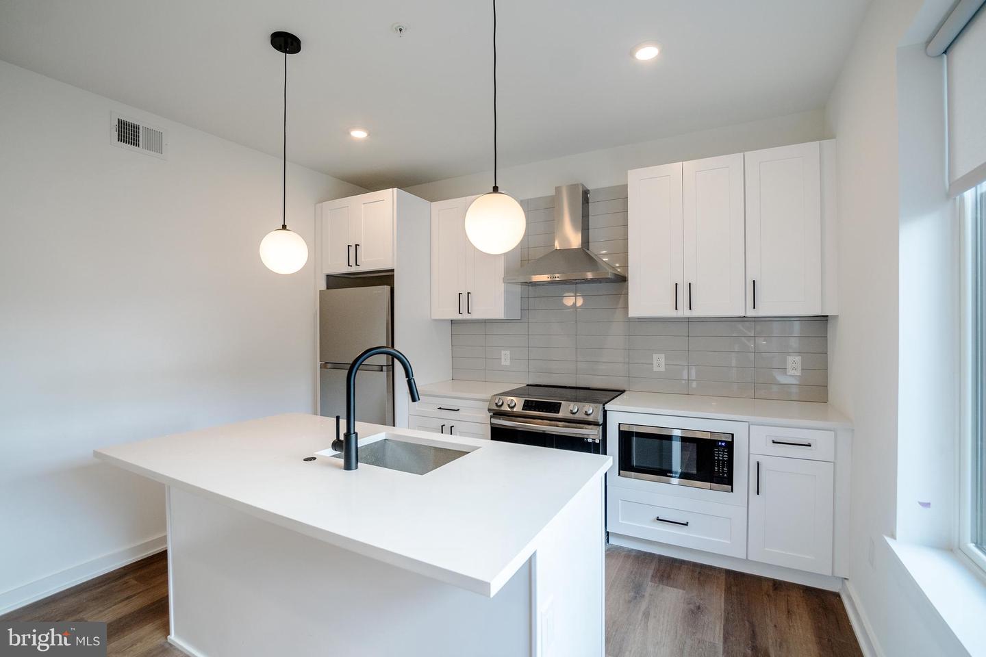 5904 Germantown Ave #401 Property Photo 8