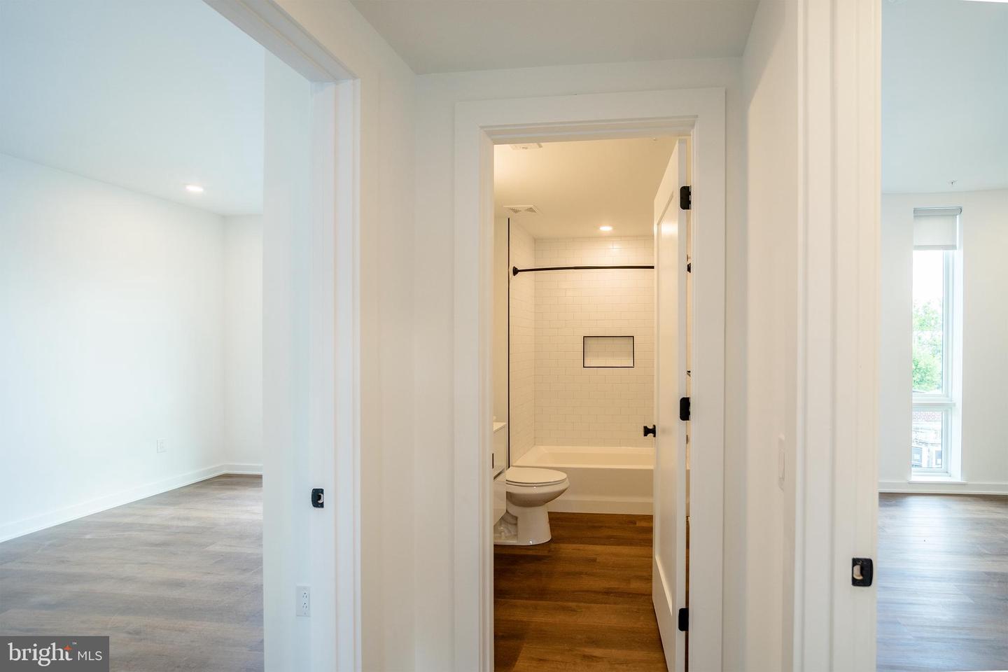 5904 Germantown Ave #401 Property Photo 11