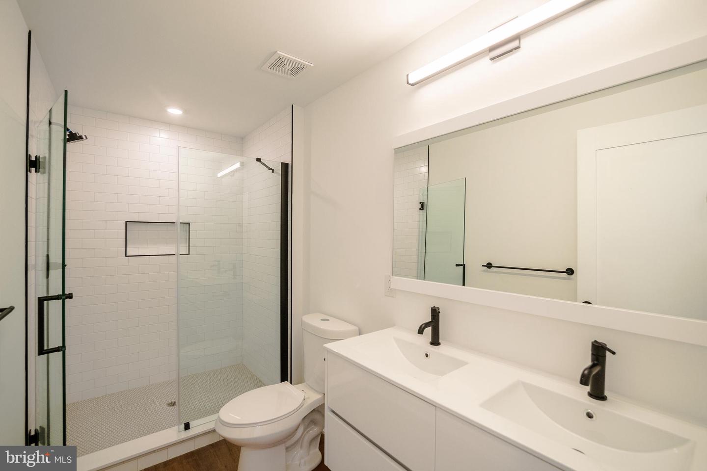 5904 Germantown Ave #401 Property Photo 13