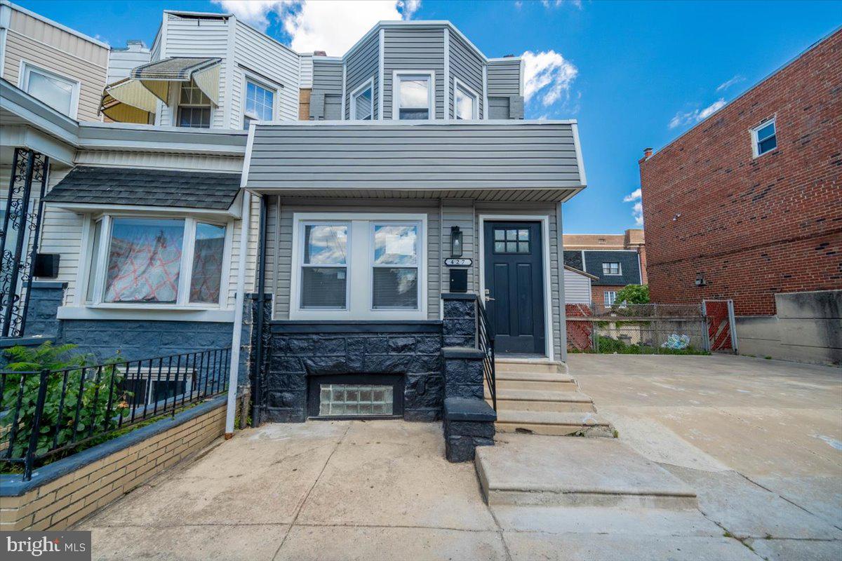 427 W Shunk St Property Photo 1