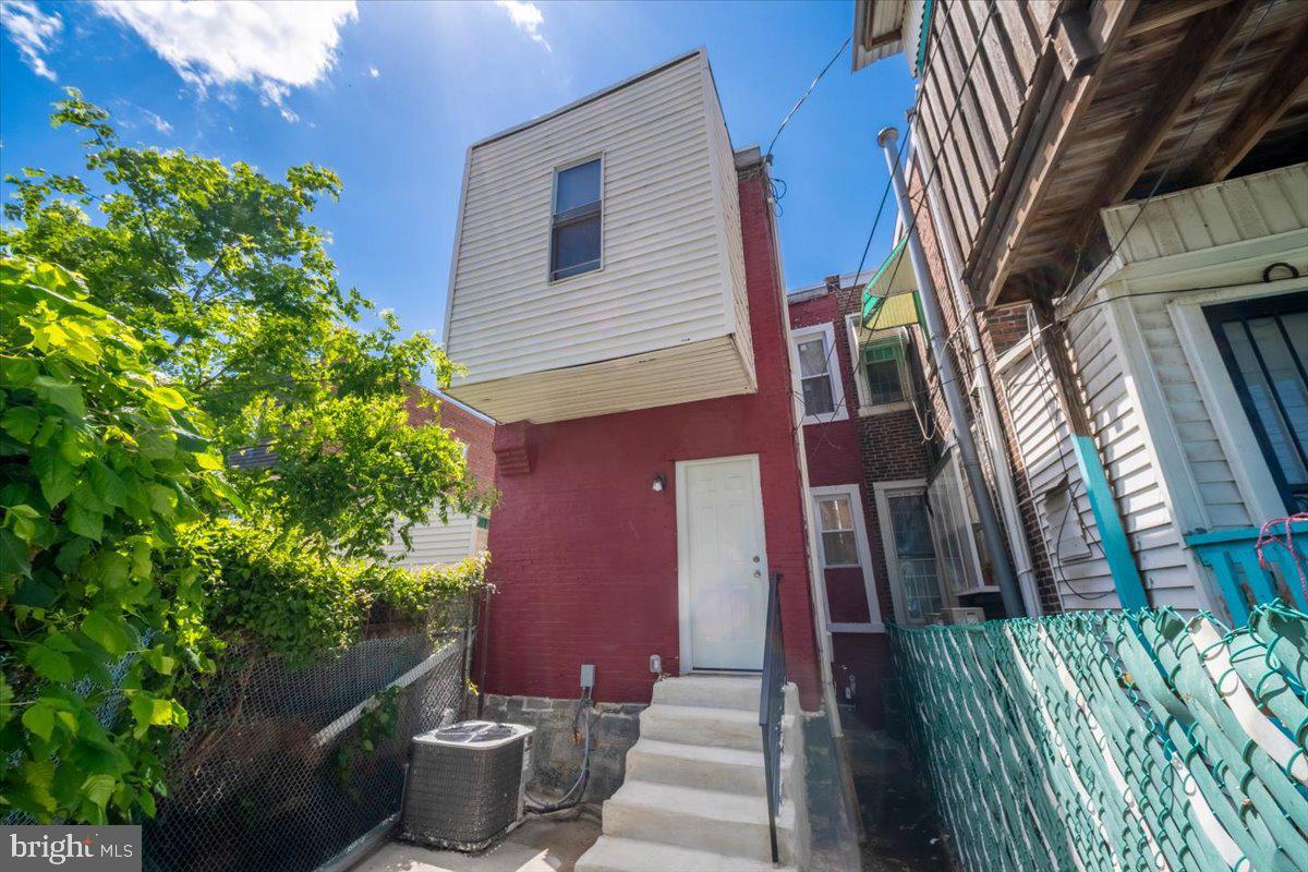 427 W Shunk St Property Photo 4