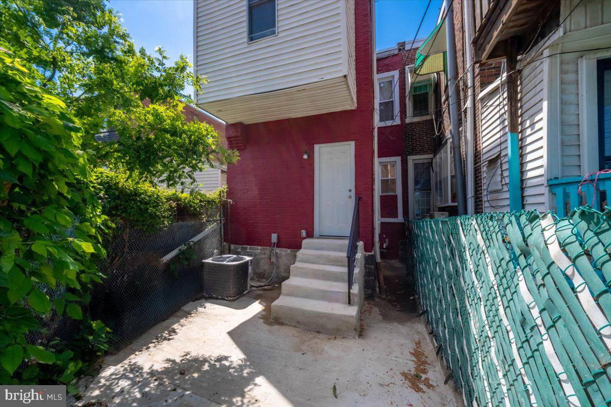 427 W Shunk St Property Photo 5