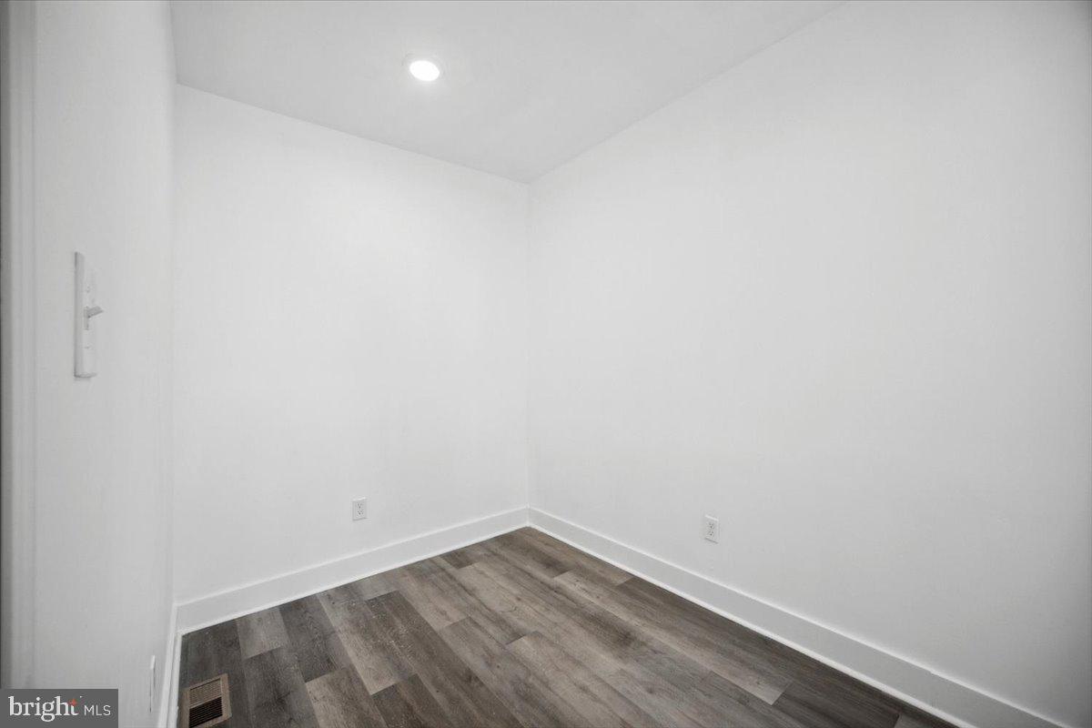 427 W Shunk St Property Photo 23