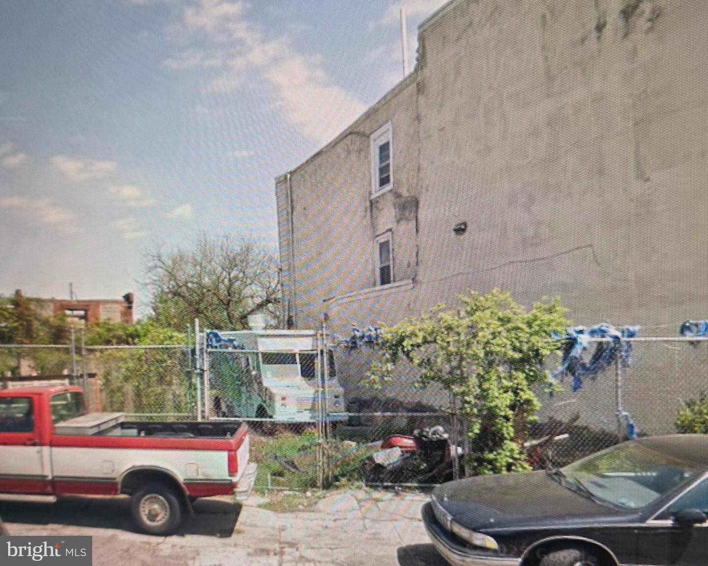 3923 N Broad St Property Photo 2