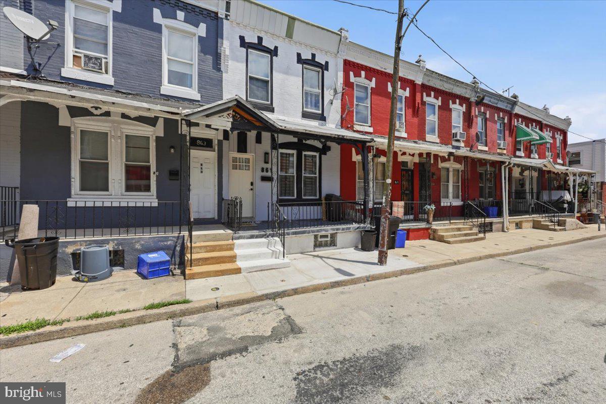 861 N Moss St Property Photo 2
