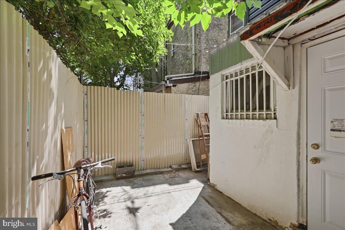 861 N Moss St Property Photo 16