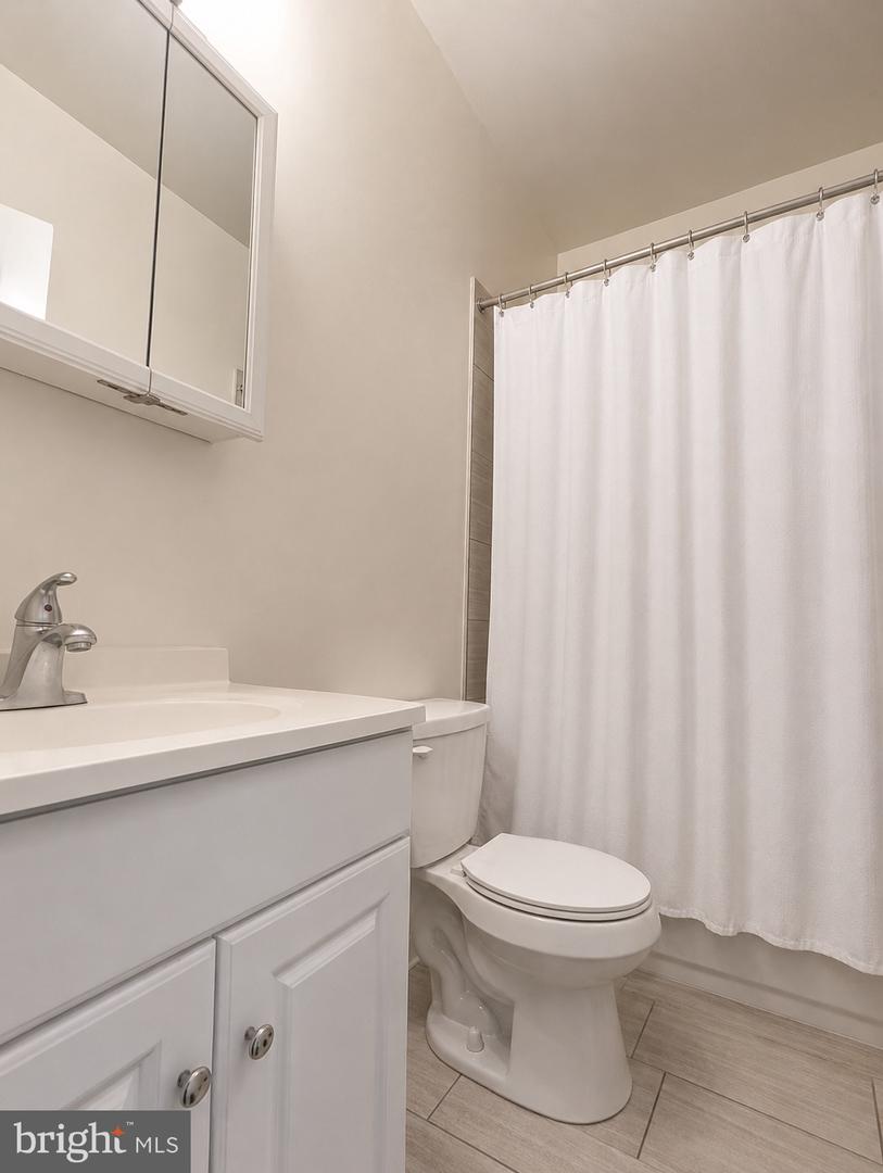 416-18 N Wiota St #unit 3 Property Photo 14