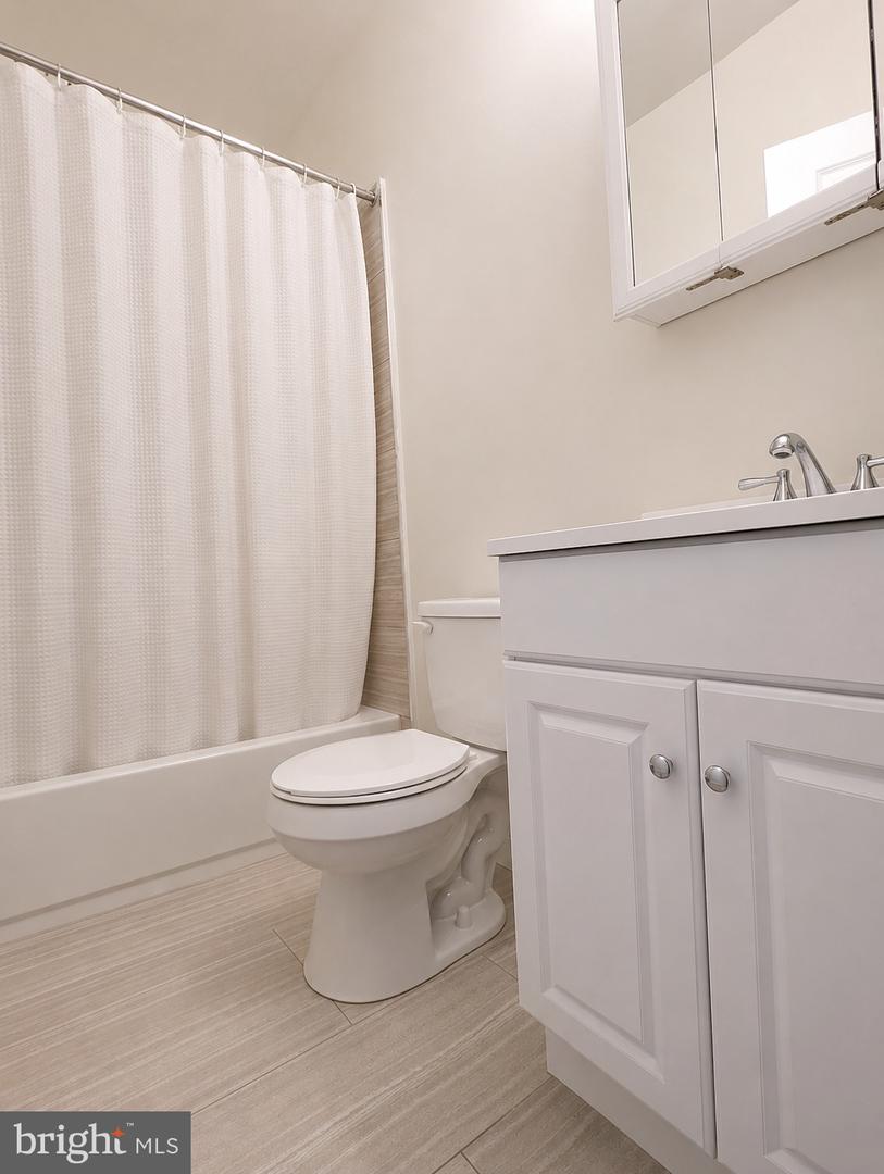 416-18 N Wiota St #unit 3 Property Photo 17