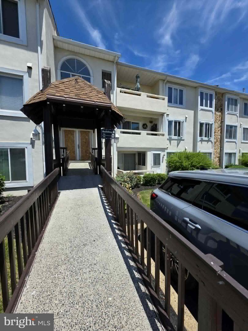 77 BONNIE GELLMAN CT #D77 Property Photo 1