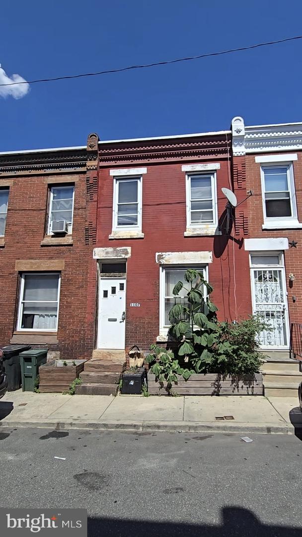 1107 N UNION ST Property Photo 1