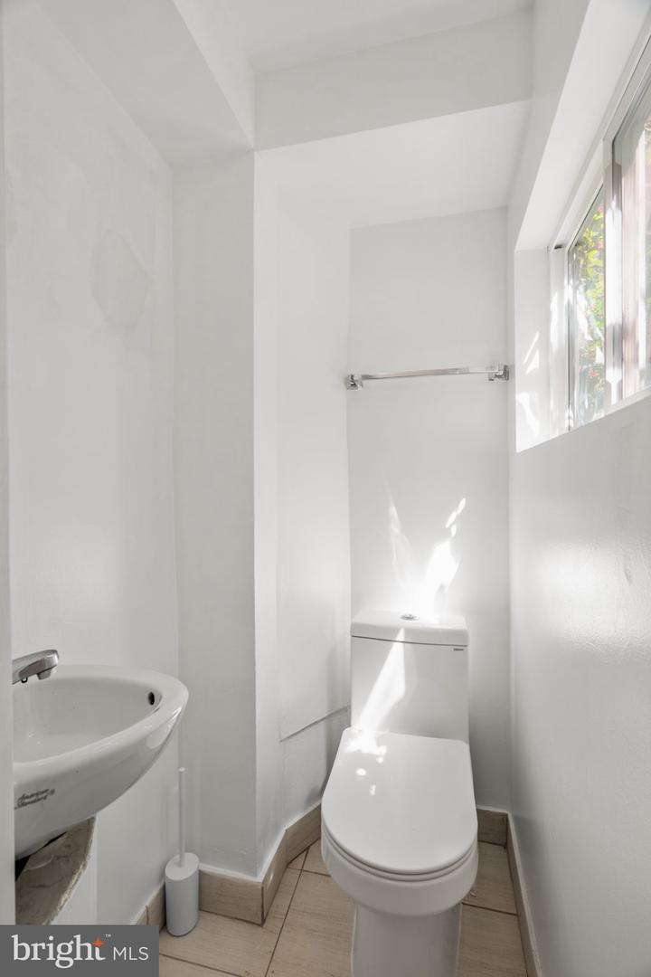 2320 Manning St Property Photo 14