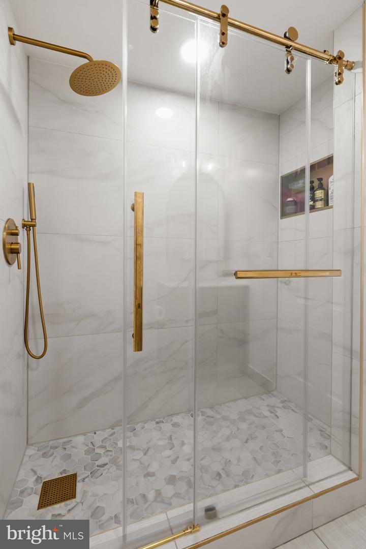 2320 Manning St Property Photo 17