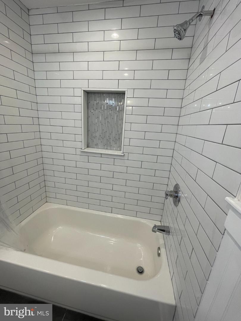 2517 E Somerset St Property Photo 22