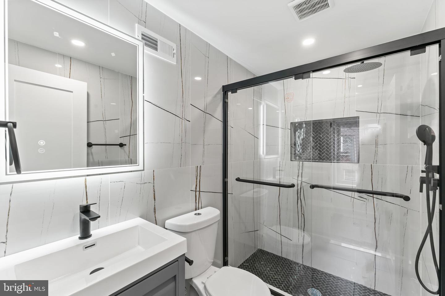 1307 N Randolph St Property Photo 17