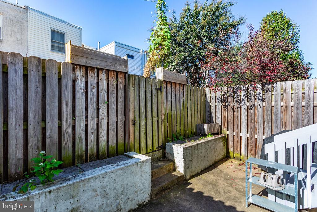 2312 E Sergeant St Property Photo 28