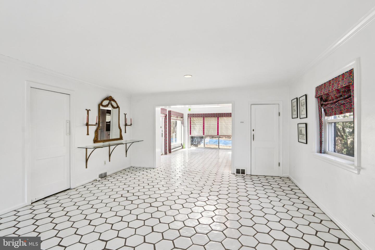 605 Arbutus St Property Photo 11