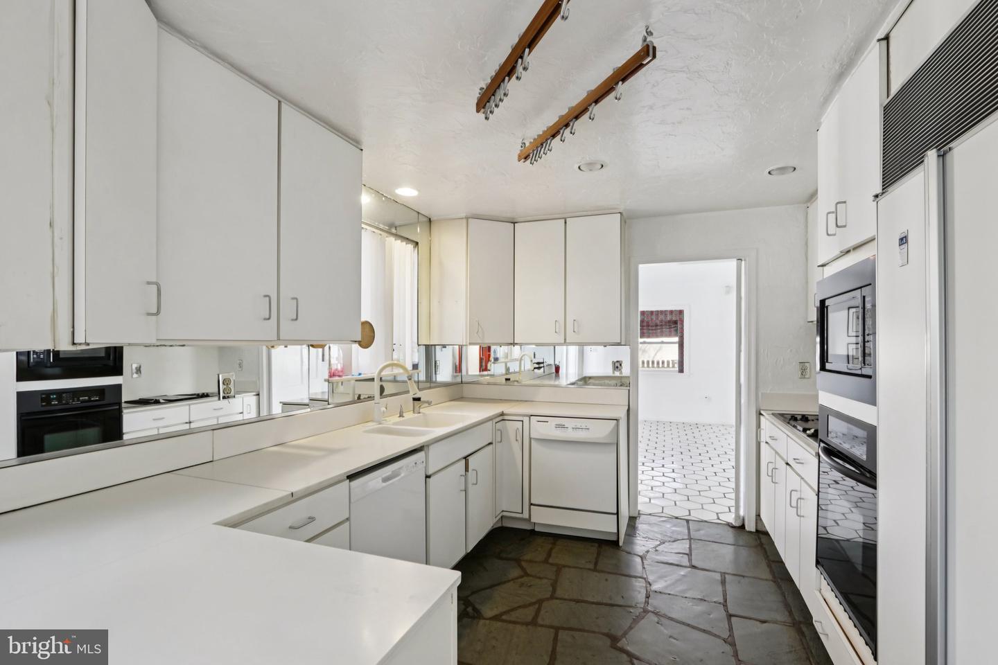 605 Arbutus St Property Photo 17