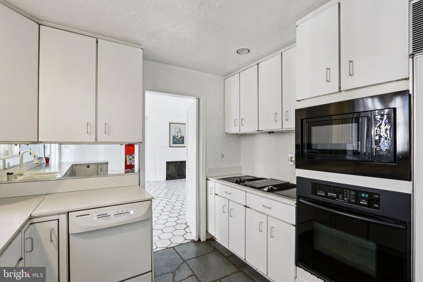 605 Arbutus St Property Photo 18