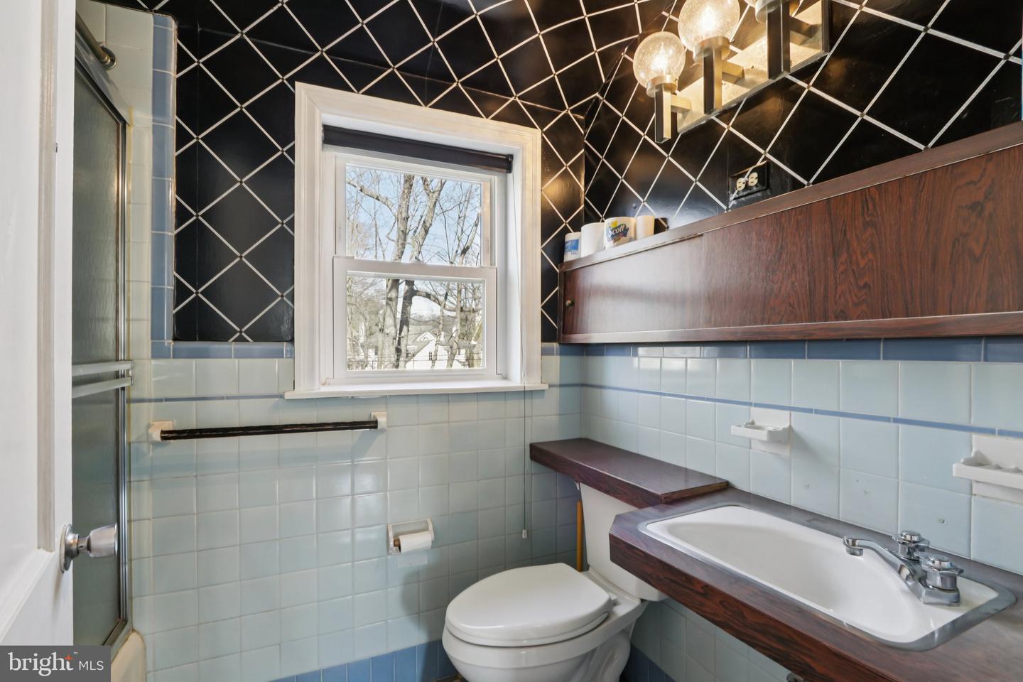 605 Arbutus St Property Photo 25