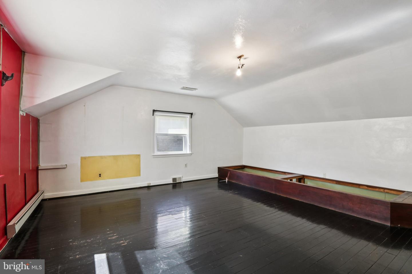 605 Arbutus St Property Photo 35