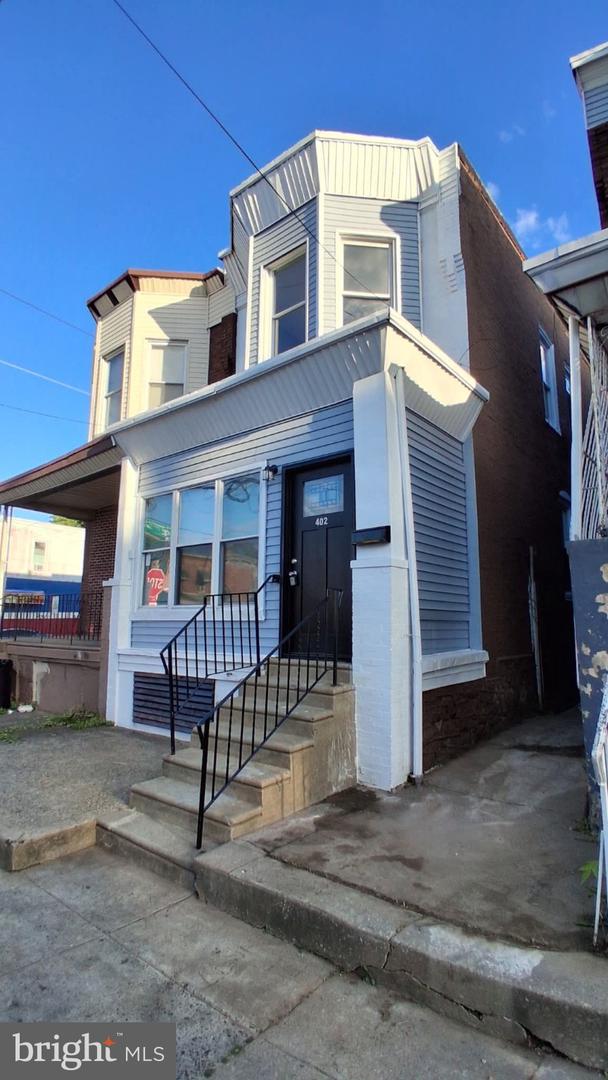 402 W Ruscomb St Property Photo 2